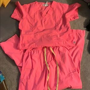 Peaches size small scrub set